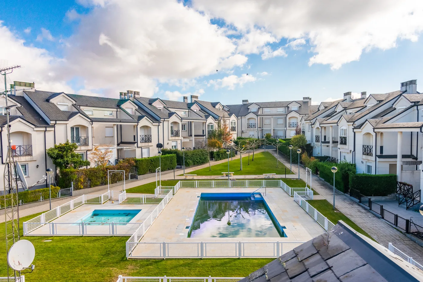 Urbanización con piscina